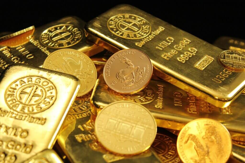 Gold hits all-time high – is now the time to buy?